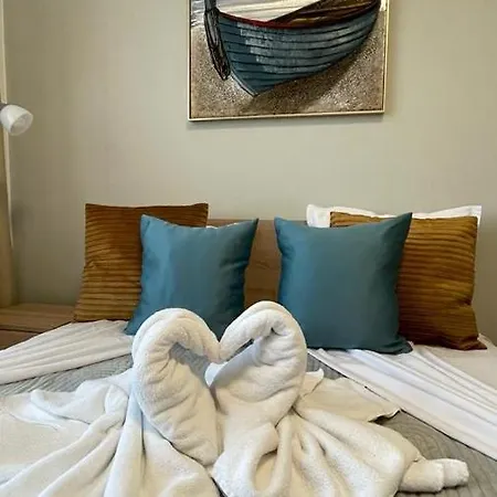 Summer Breeze 506 Private Sunny Apartment